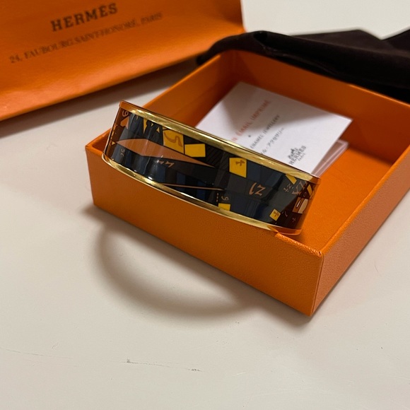 Hermès large astrologie nouvelle bracelet. EUC. Box, receipt bag and pouch - Picture 13 of 15
